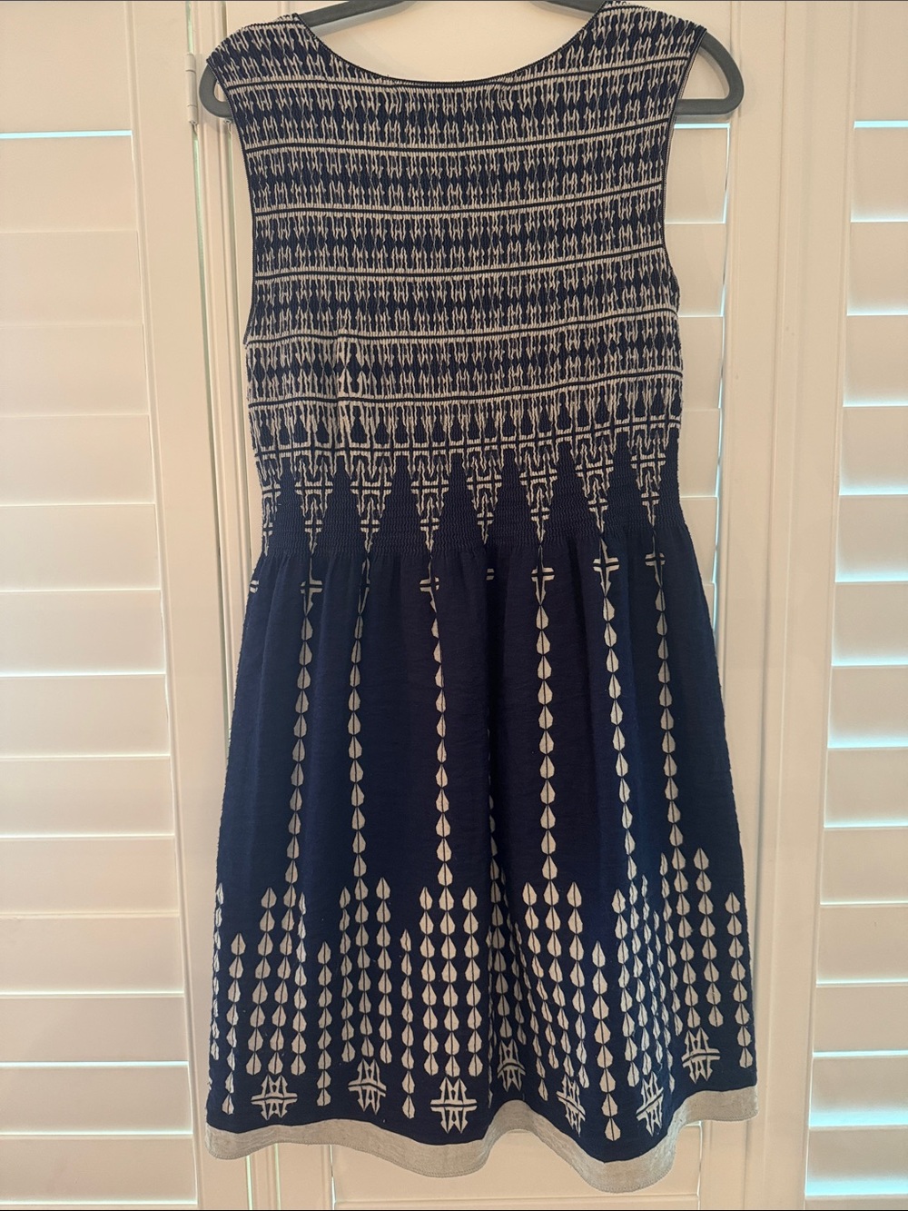 Max Studio Navy and White Patterned V-Neck Above the Knee Dress - Picture 7 of 8